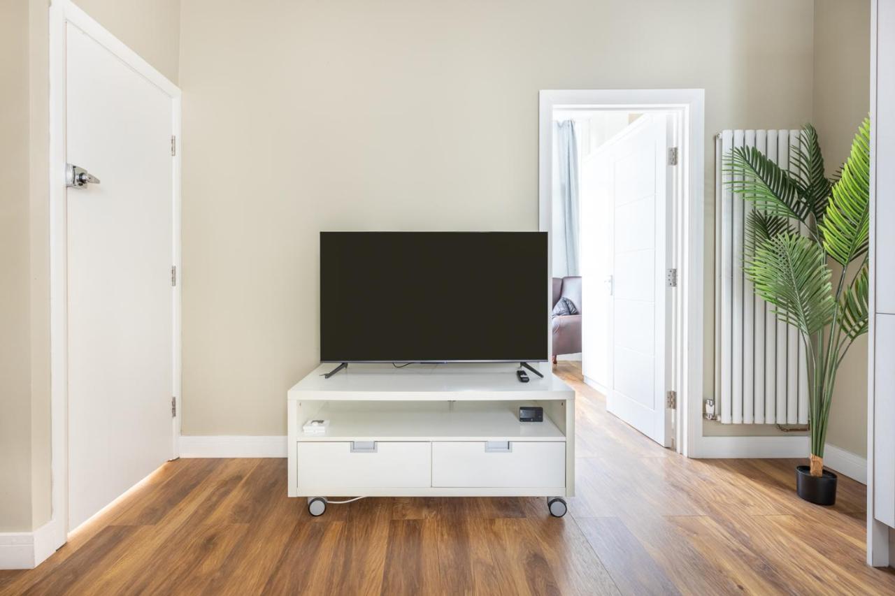 Апартаменты Modern 2Bd Flat In Camden Town Лондон Экстерьер фото
